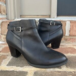Vionic Upton Black Leather Almond Toe Ankle Boots 7 Wide